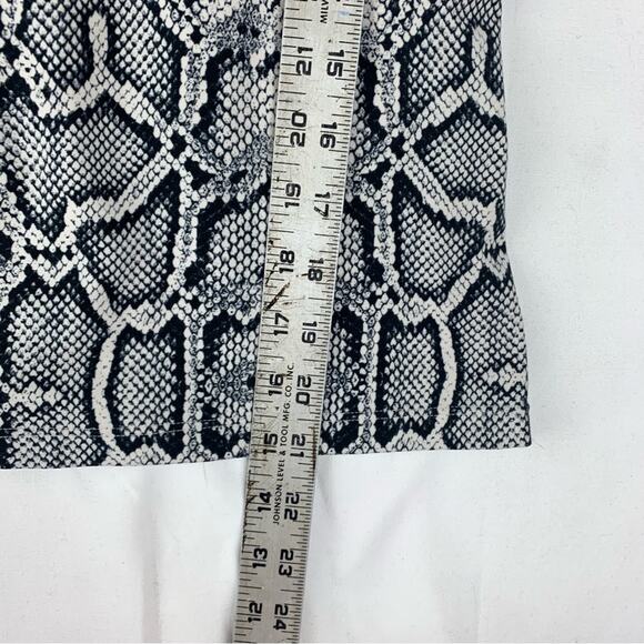 Varley womens size XS extra small snakeskin athletic tank black white lined - Picture 8 of 8